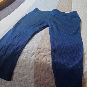 No buttons or zippers! Stretch ankle pants